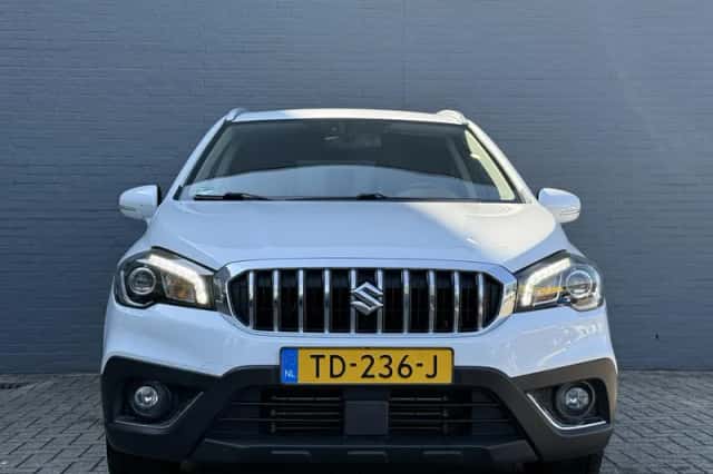 Suzuki S-Cross (2018) thumbnail 5