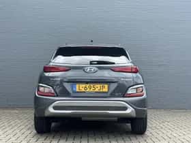 Hyundai Kona (2021) thumbnail 4