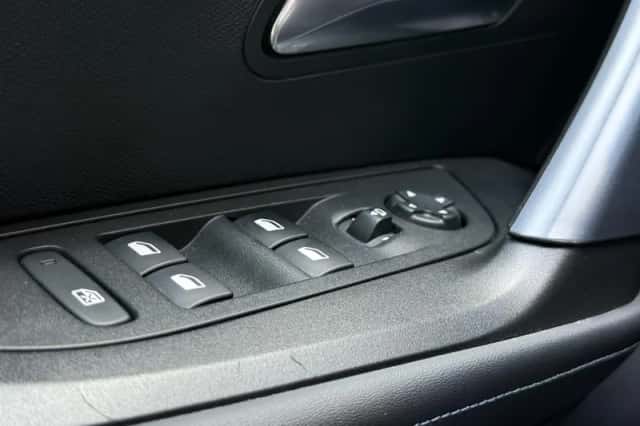 Peugeot 2008 (2020) thumbnail 25