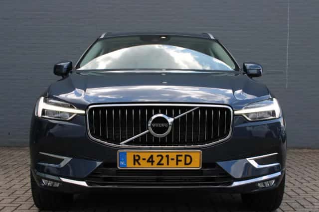 Volvo XC60 (2019) thumbnail 3