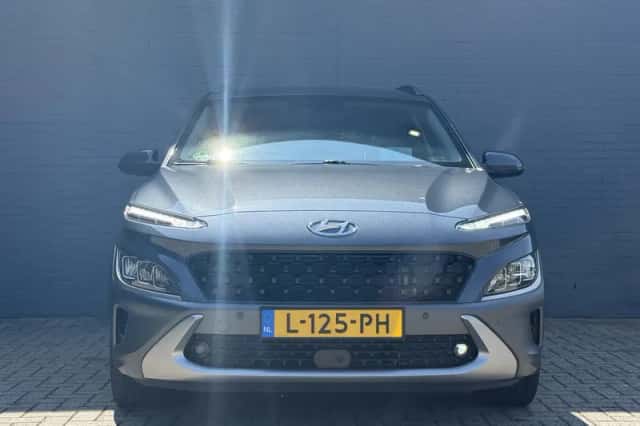 Hyundai Kona (2021) thumbnail 3