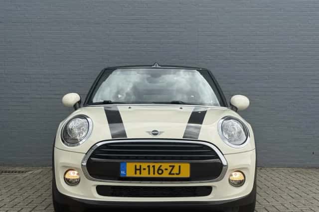 MINI Cooper (2019) thumbnail 3