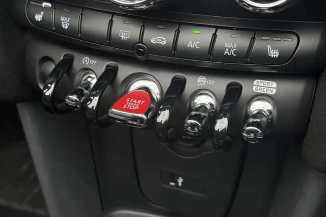 MINI Cooper (2019) thumbnail 30