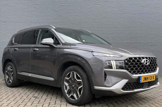 Hyundai Santa Fe (2023) thumbnail 3