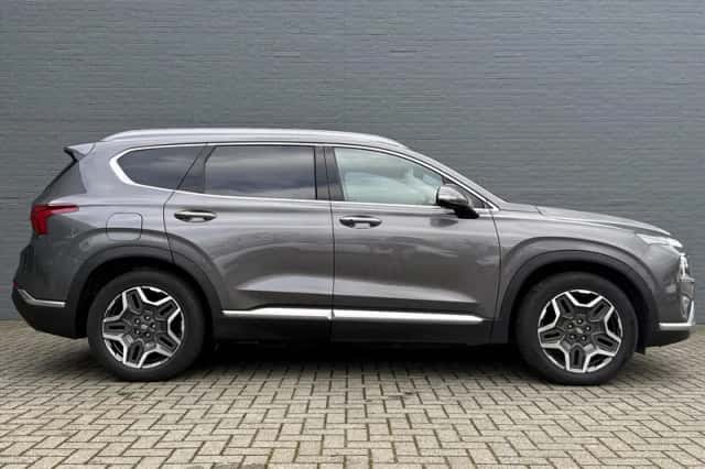Hyundai Santa Fe (2023) thumbnail 4