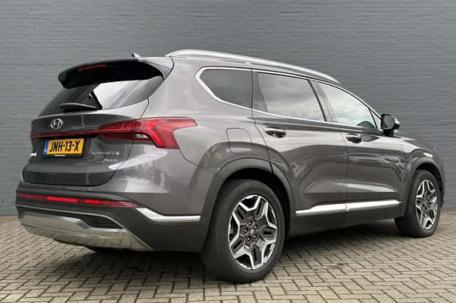 Hyundai Santa Fe (2023) thumbnail 5