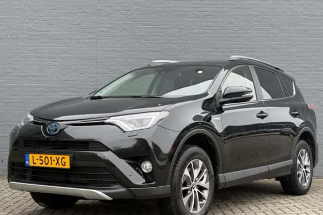 Toyota RAV4 (2018) thumbnail 2