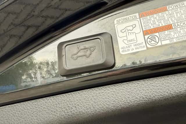 Toyota RAV4 (2018) thumbnail 12