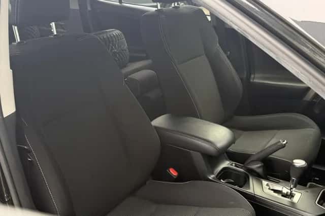 Toyota RAV4 (2018) thumbnail 16