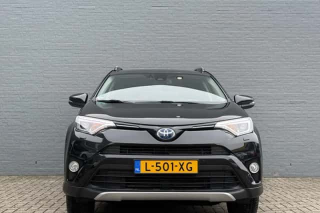 Toyota RAV4 (2018) thumbnail 3