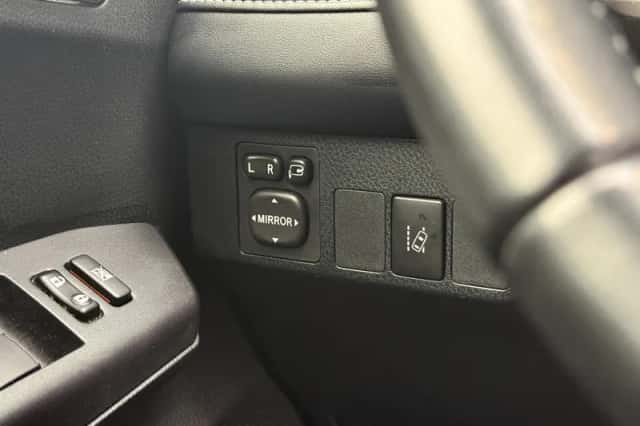 Toyota RAV4 (2018) thumbnail 26
