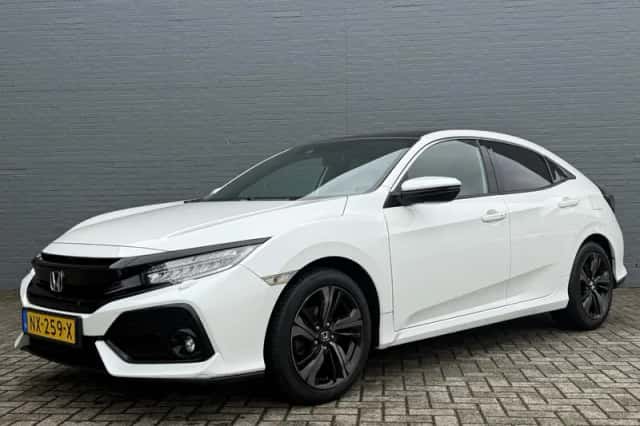 Honda Civic (2017) thumbnail 2