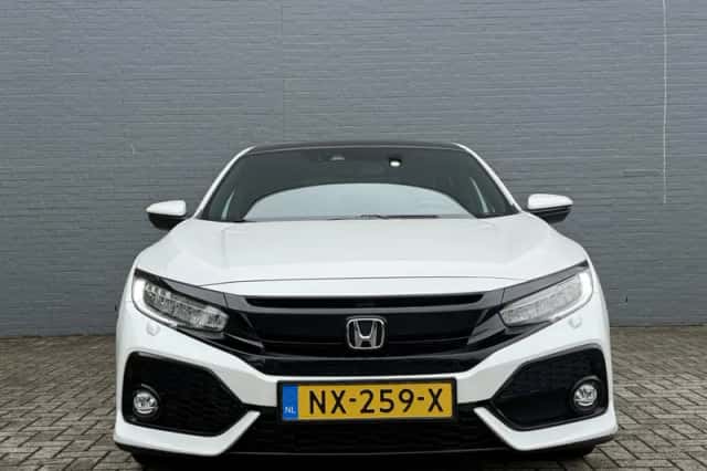 Honda Civic (2017) thumbnail 3