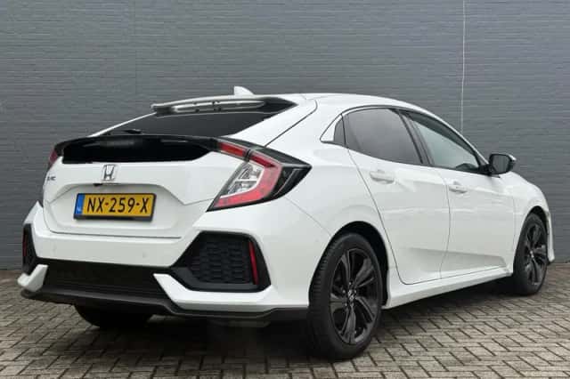 Honda Civic (2017) thumbnail 6