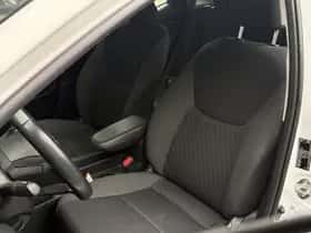 Toyota Yaris (2020) thumbnail 13