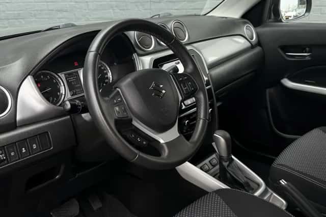 Suzuki Vitara (2016) thumbnail 11