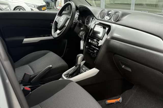 Suzuki Vitara (2016) thumbnail 13