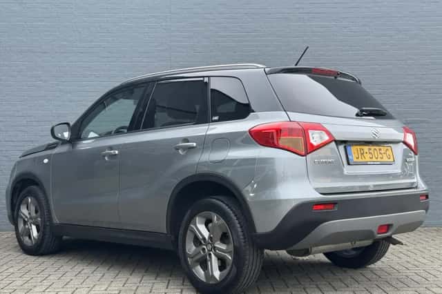 Suzuki Vitara (2016) thumbnail 8