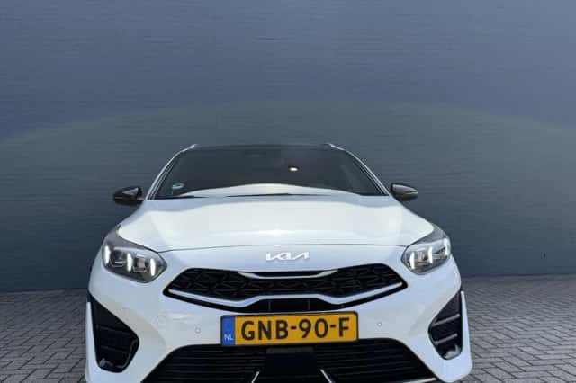 Kia Ceed Sportswagon (2024) thumbnail 4