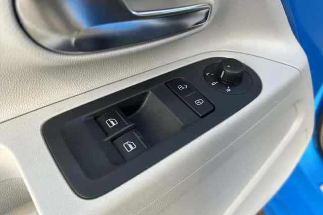 Volkswagen E-up! (2015) thumbnail 14