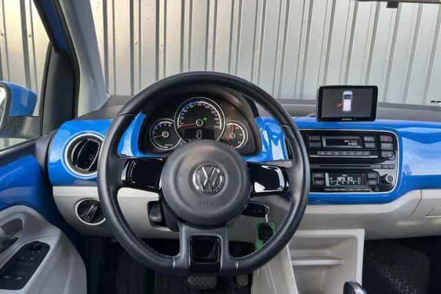 Volkswagen E-up! (2015) thumbnail 15
