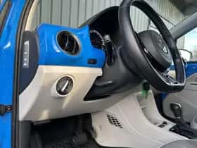 Volkswagen E-up! (2015) thumbnail 17