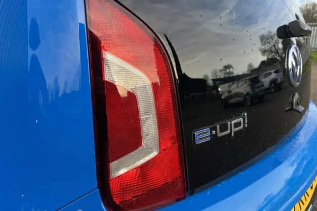 Volkswagen E-up! (2015) thumbnail 9