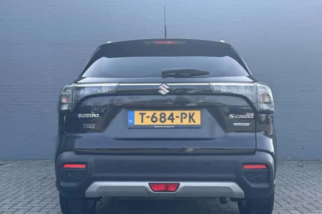 Suzuki S-Cross (2022) thumbnail 7