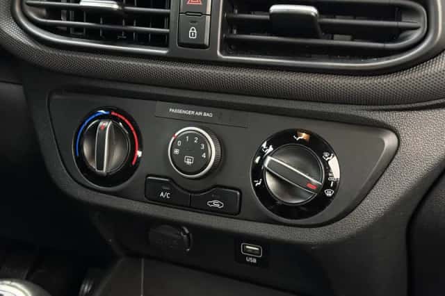 Hyundai i10 (2022) thumbnail 25