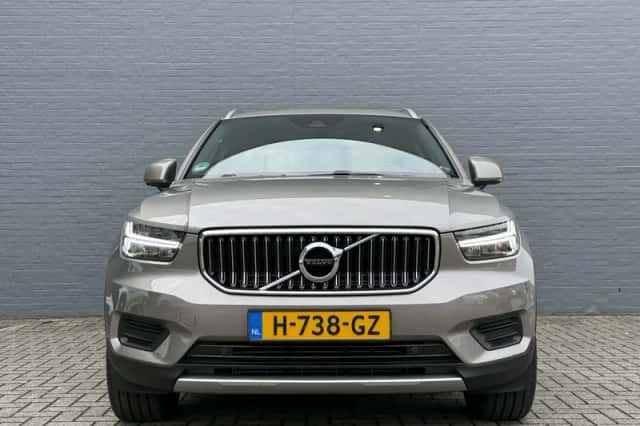 Volvo XC40 (2020) thumbnail 3
