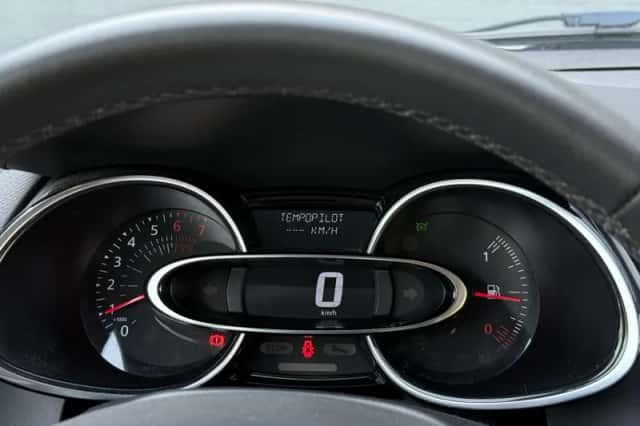 Renault Clio (2017) thumbnail 18