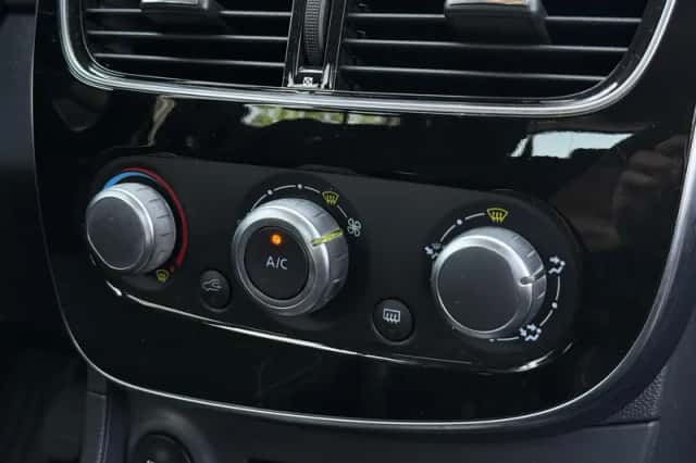 Renault Clio (2017) thumbnail 25