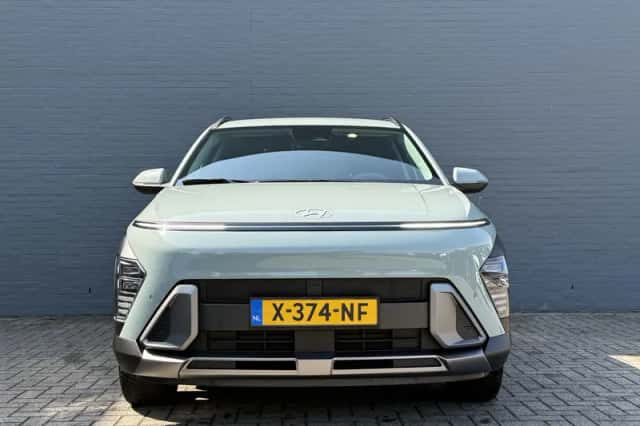 Hyundai Kona (2023) thumbnail 2
