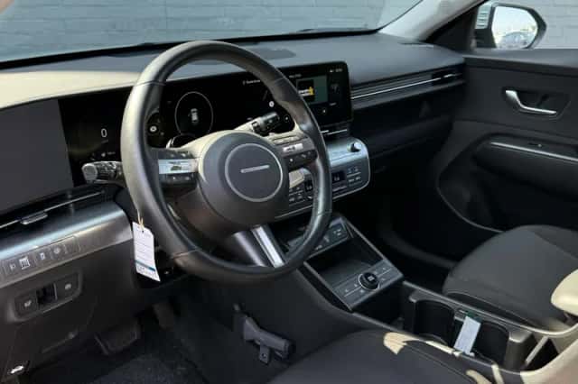 Hyundai Kona (2023) thumbnail 10