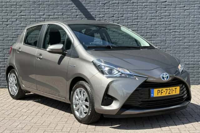 Toyota Yaris (2017) thumbnail 3