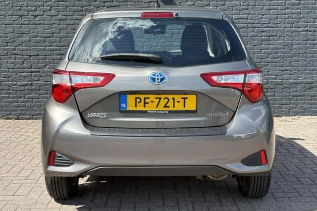 Toyota Yaris (2017) thumbnail 6