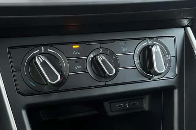 Volkswagen Polo (2023) thumbnail 35