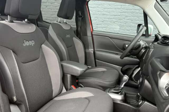 Jeep Renegade (2023) thumbnail 12