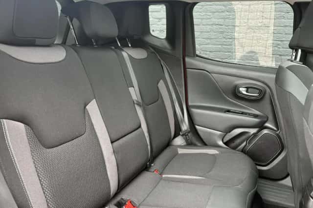 Jeep Renegade (2023) thumbnail 14