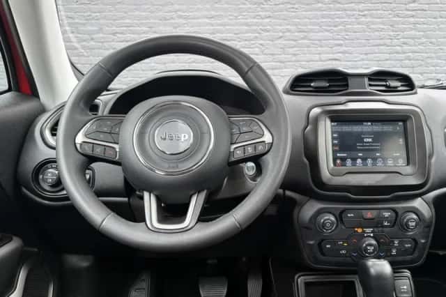 Jeep Renegade (2023) thumbnail 16