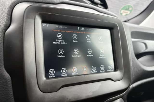 Jeep Renegade (2023) thumbnail 23