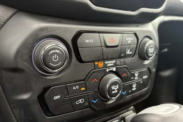 Jeep Renegade (2023) thumbnail 29
