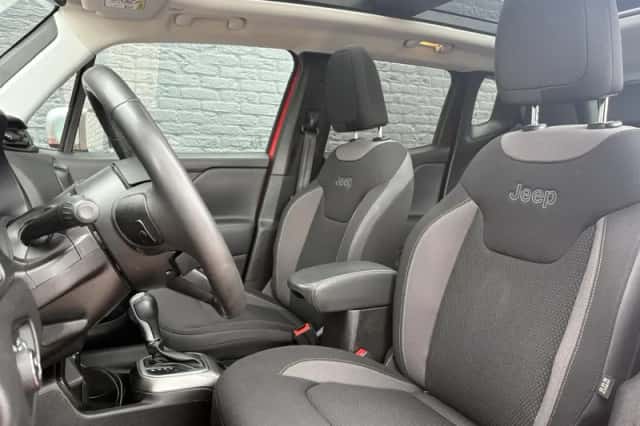Jeep Renegade (2023) thumbnail 10