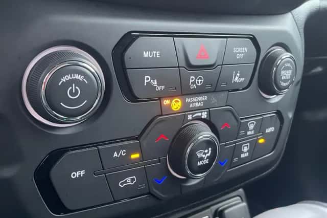 Jeep Renegade (2024) thumbnail 28