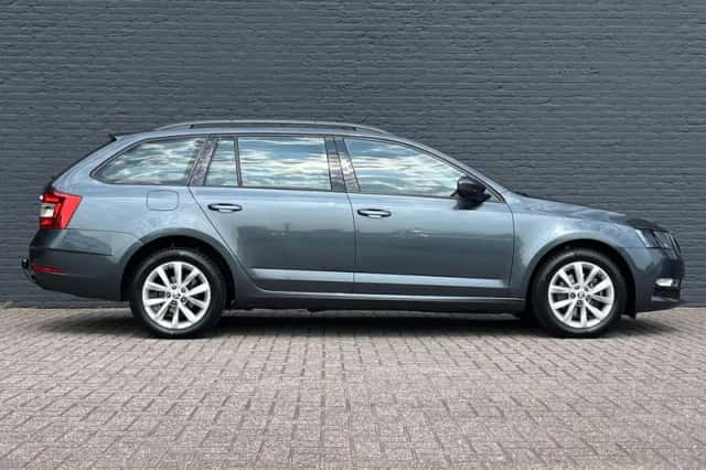 Škoda Octavia (2020) thumbnail 4