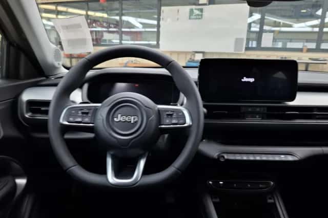 Jeep Avenger (2025) thumbnail 4