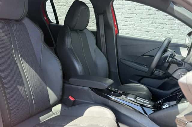 Peugeot 208 (2024) thumbnail 11