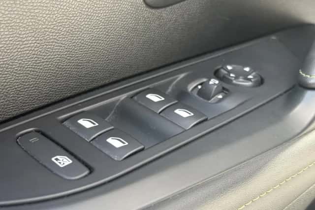Peugeot 208 (2024) thumbnail 18