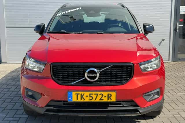 Volvo XC40 (2018) thumbnail 3