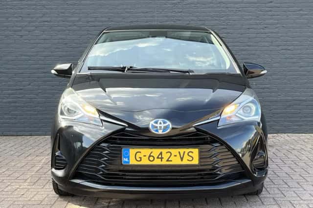 Toyota Yaris (2020) thumbnail 2